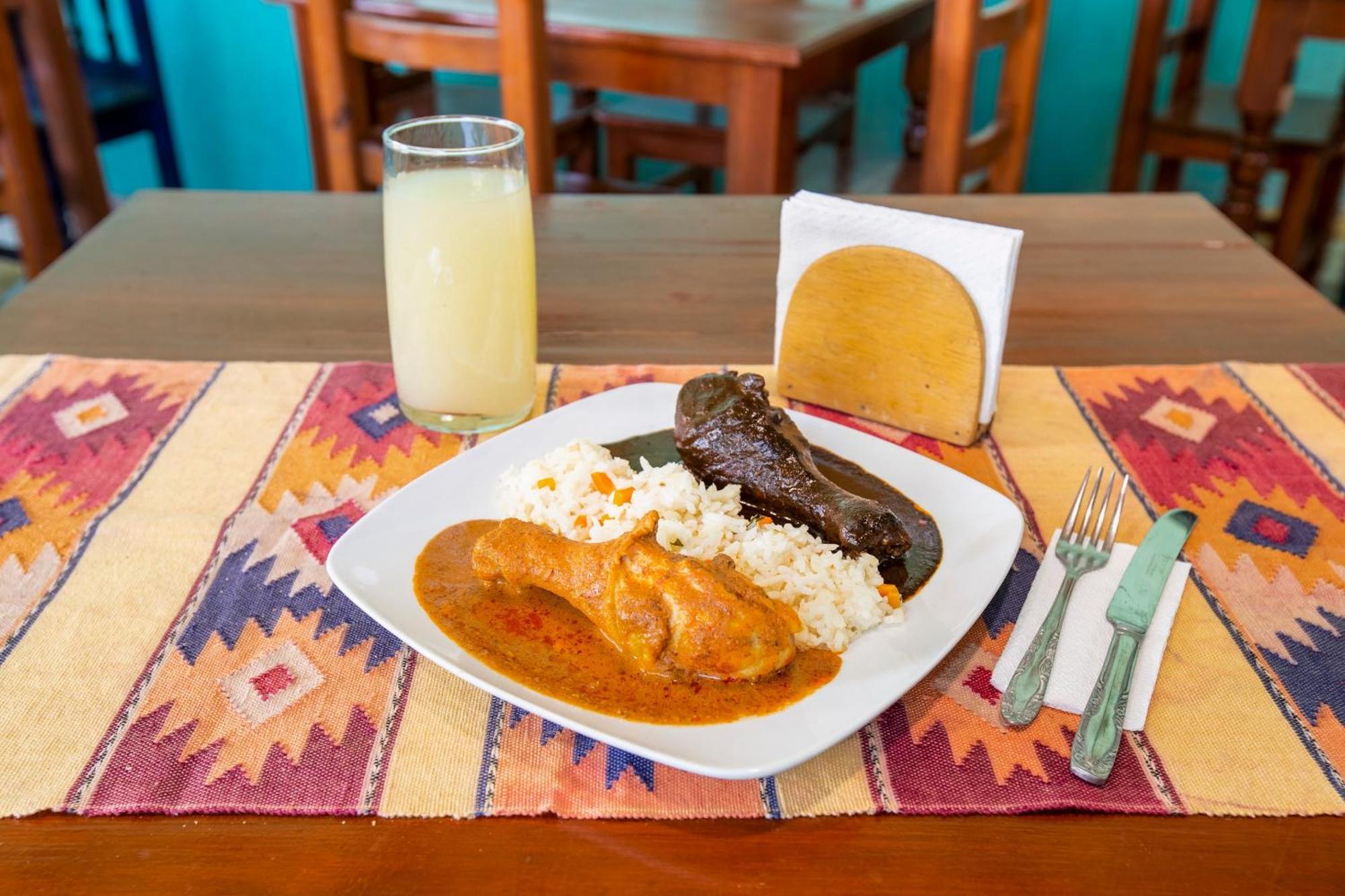 Oyo Hotel Y Restaurante Mitla, Oaxaca San Pablo Villa de Mitla Bagian luar foto